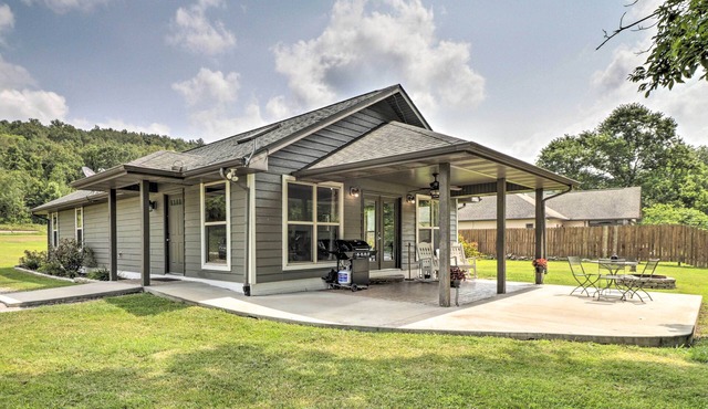 Mountain Home Cottage w/Deck on White River!