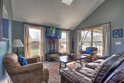 Mountain Home Cottage with Deck on White River!