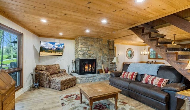 Mountain Home on Beautiful Golf Course