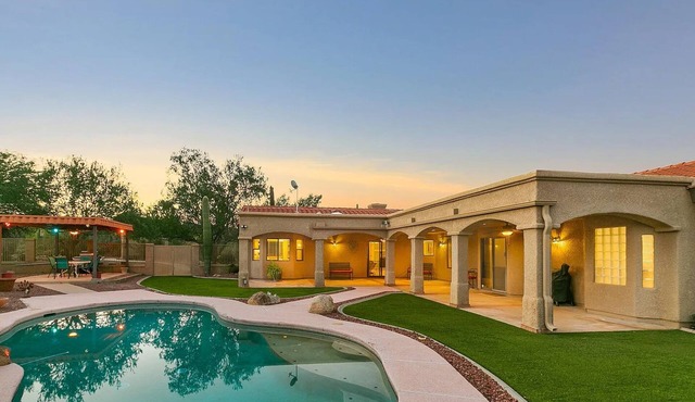Mountain Home Pool VIEWS Garage FUN Backyard Spacious Private Close to UofAn
