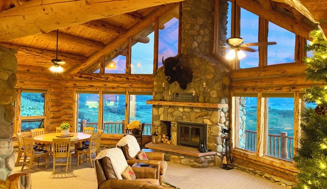 Mountain home retreat with 180 degrees of stunning mountain + valley views!