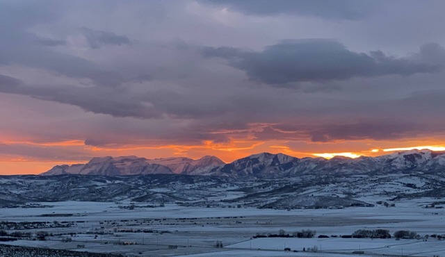 Mountain home with a view! 30 min. from Park City, 1 minute from National Forest