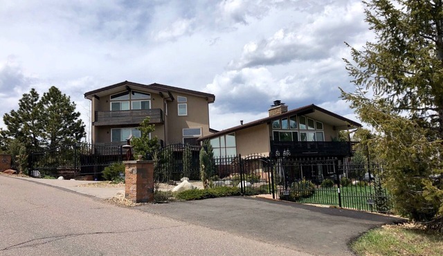 Mountain home with hot tub, court, & city views! (30 Day Min)