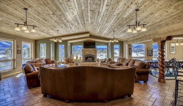 Mountain home with indoor private pool, sauna, 360-degree mountain views