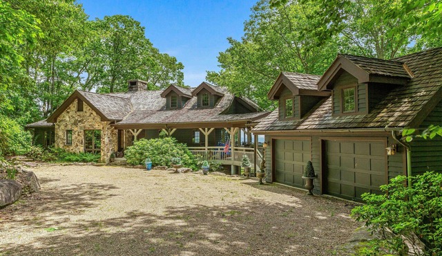 Mountain Home with Spectacular Views!