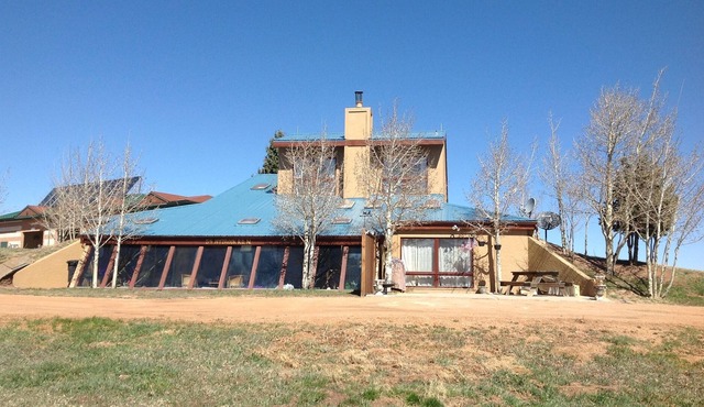 Mountain Home with Beautiful View of Pikes Peak/AFA Week available.