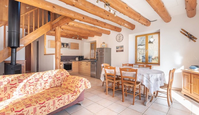 Mountain House for 9 Guests