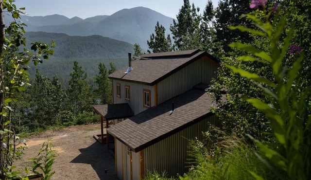 Mountain House Amazing view of Matanuska Peak