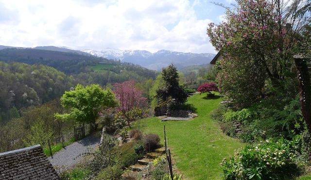 Mountain house comfortable, large terrace facing south, exceptional view