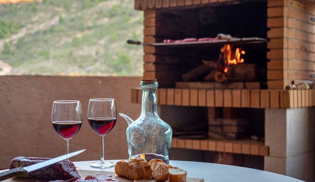 Mountain house in Casas Bajas with fireplace, BBQ and valley views