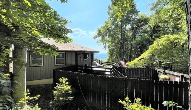 Mountain house in Fancy Gap with great room with a bar & games w/beautiful view