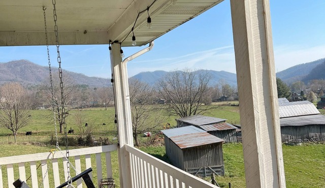 Mountain House near the Appalachian Trail, Watauga Lake, Bristol, & Johnson City