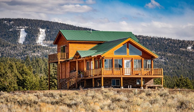 Mountain House Sleeps 18, Mins to Ski, Hike, Golf, Fish; Generator; Fenced Yard