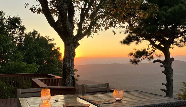Mountain House Spectacular Views near Asheville. No Helene Damage