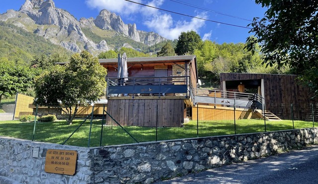 Mountain house with private pool and fenced garden