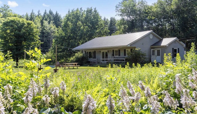Mountain House w/Riverside Hot Tub & Sauna Next to Smugglers' Notch Resort