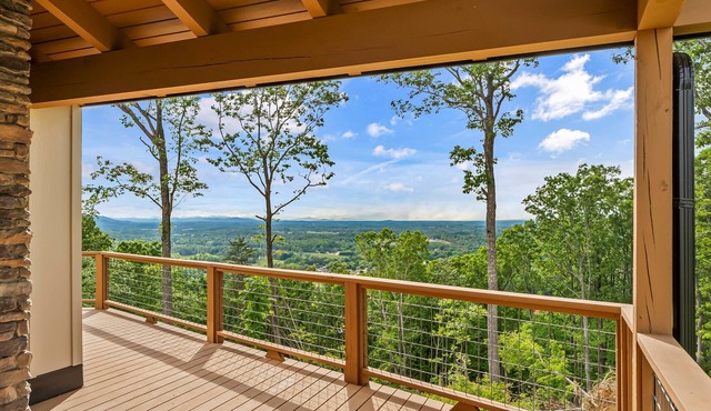 Mountain Jam/panoramic mountain views/hot tub & minutes from I-40 & Morganton