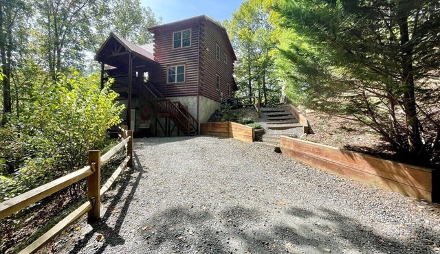 Mountain Lair - Hot Tub, Riverfront, Game Room, Dog Friendly, WIFI, Firepit, Fireplace