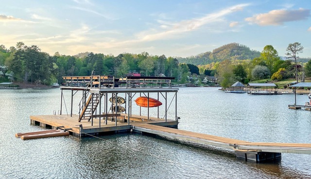 Mountain Lake House w/private dock, stunning views