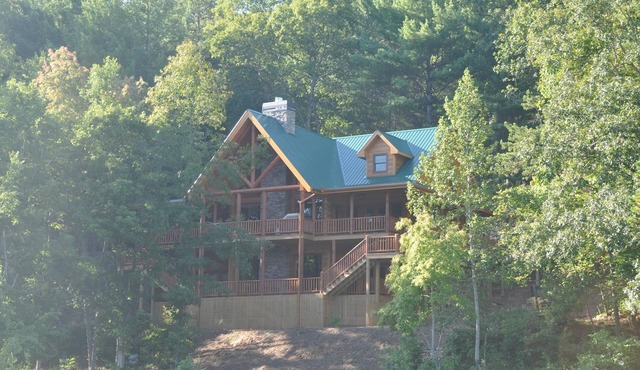 Mountain Lakefront Log Cabin on Lake Nottely in Blairsville and near Blue Ridge