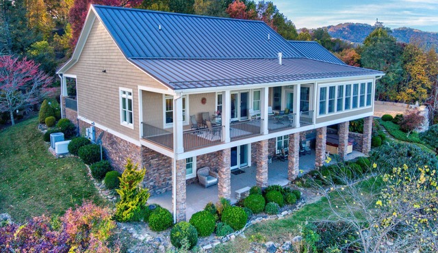 Mountain Lilly - huge views, three ensuites, 10min to Blowing Rock