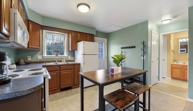 Mountain living, Hot Tub, 1 bedroom apartment