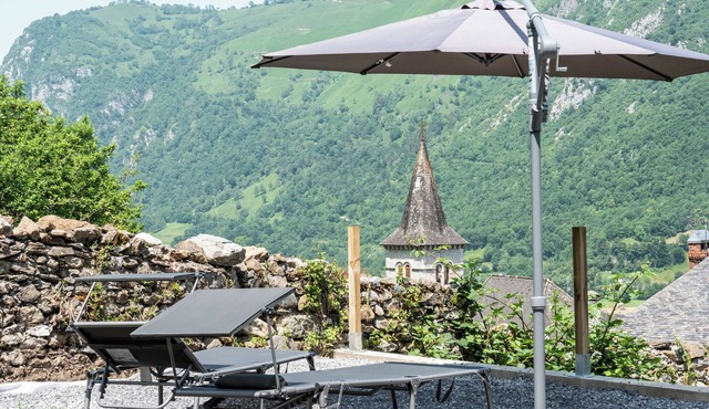 Mountain Lodge 'Au Milan D'Oré' – Stunning Views, Private Terrace, and Wi-Fi in the Pyrenees