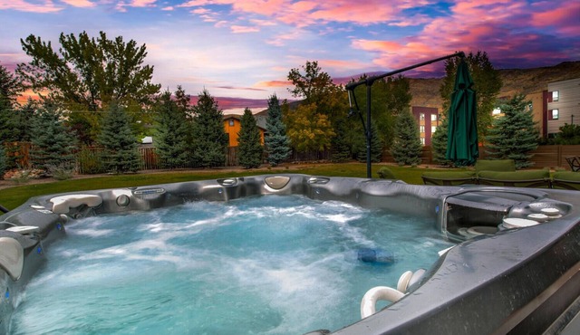 Mountain Lodge Oasis | 6BR w/Hot Tub Near Aspen