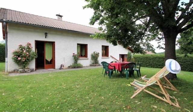 Mountain Lodge with Fireplace - 4 Bedrooms, Pet Friendly