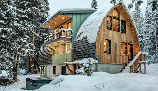 Mountain lodge with hot tub, game room, and home theater