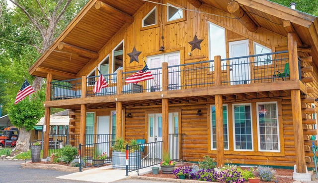 Mountain Lodge With Private Deck