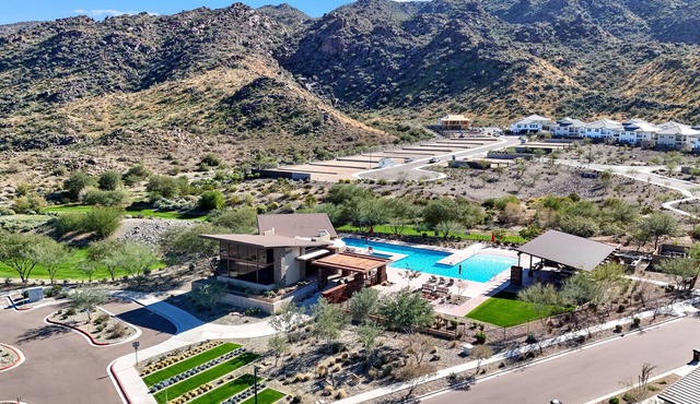 Mountain Luxe Retreat – Comfort & Resort Amenities in Phoenix