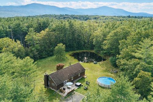 Mountain Luxe Retreat - Private Pool, Pond, Hot Tub, Fire Pit, Dog-Friendly