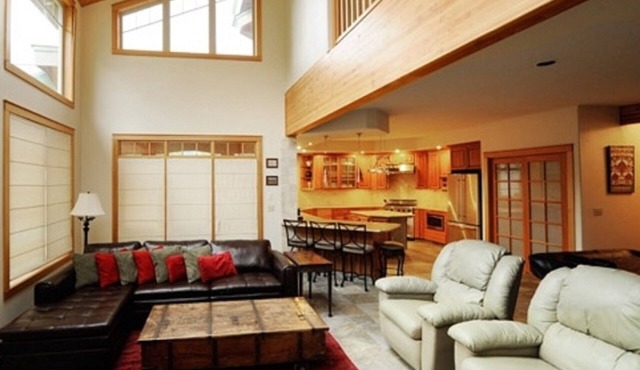 Mountain luxury; 3200 sq ft home with view, pool table and close to skiing!