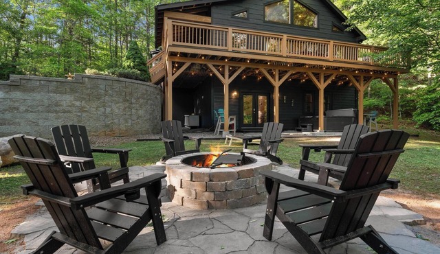 Mountain luxury escape near Highlands with hot tub