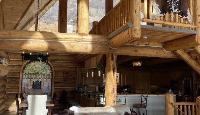 Mountain Luxury Log Lodge- pickleball court, swim spa, sauna, pool table, VIEWS!