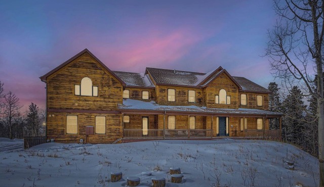Mountain Majesty - Estate w/Theater, Game Room & Sauna!