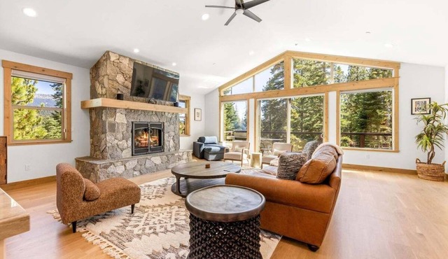 Mountain Majesty in Tahoe Vista - Hot tub - luxury