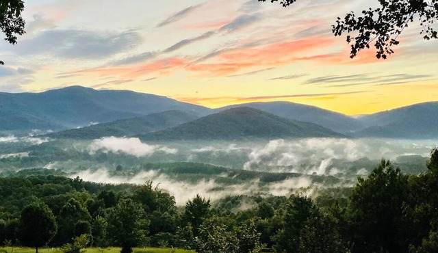Mountain Mama- Amazing Views! + Hot Tub!