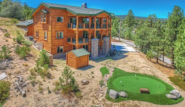 Mountain Masterpiece by Destination Big Bear : High-End Custom Luxury Estate w/Panoramic Lake Views! A/C! Game Room! Spa & more!