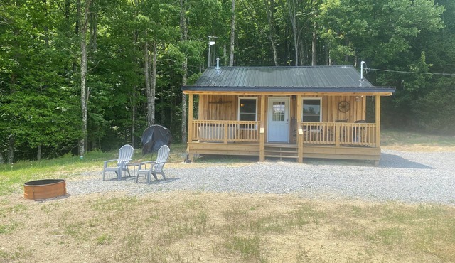 Mountain Meadow Cabin with hot tub, beautiful view, WiFi!, secluded and peaceful