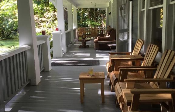 Mountain Meadows Inn & Chalet Suites