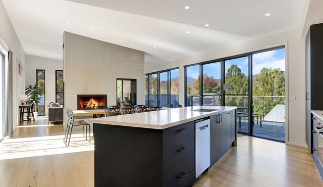 Mountain Mist Retreat - 6 Bedrooms