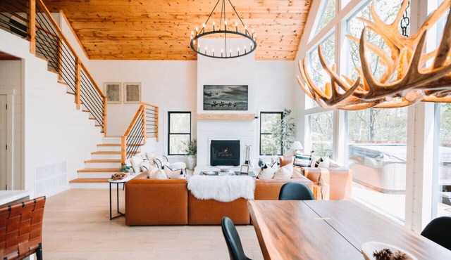 Mountain Modern Lodge in the Hocking Hills