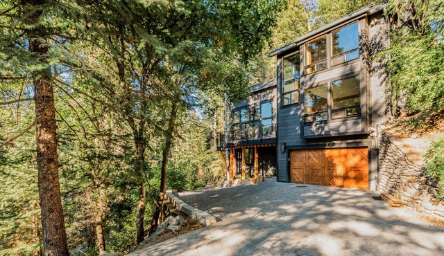 Mountain Modern on Balsam - Modern, Clean, Comfortable, Hot Tub, Private, Wooded