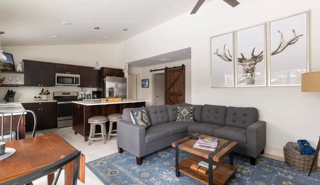 Mountain Modern Retreat in Teton Valley, Between Grand Targhee and Jackson