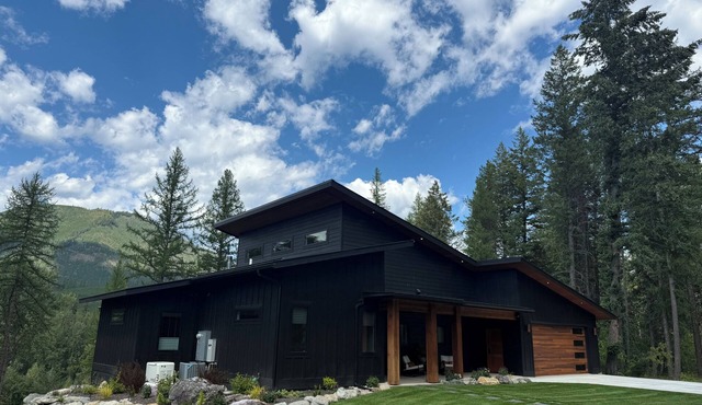Mountain Modern River Retreat one mile from Glacier Park & 30 mi from Whitefish!