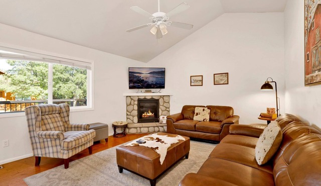 Mountain Modern Village Escape- Hot Tub-