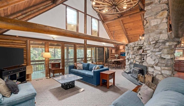 Mountain Music Lodge - A Genuine Cabin Experience