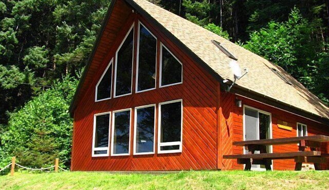 Mountain Pacific Chalet, Where the forest meets the sea!